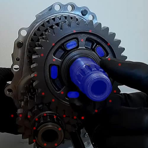 image of input shaft with highlighting of how power is passing through the shaft and into the output shaft via dogs and slots 